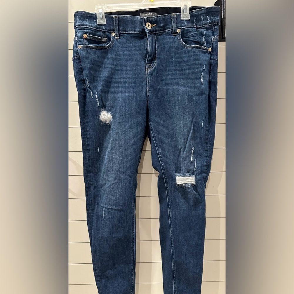 Torrid Bombshell Ripped Skinny Jeans Size 16